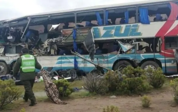 В Боливии автобус с футболистами упал с обрыва