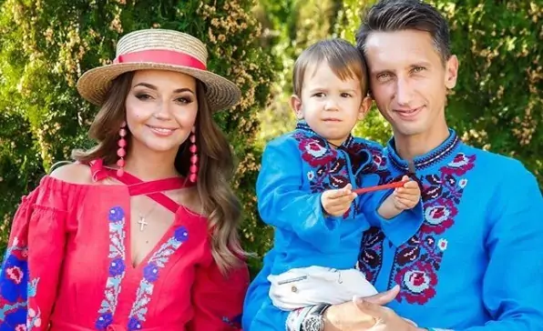 Семейное фото Стаховского и татуировка Вирастюка: как украинские спортсмены отмечают День вышиванки