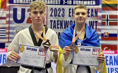 Украинские тхэквондисты завоевали две медали на молодежном ЧЕ
