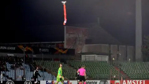 Матч с участием «Карабаха» в Лиге Европы остановили из-за дрона с флагом НКР