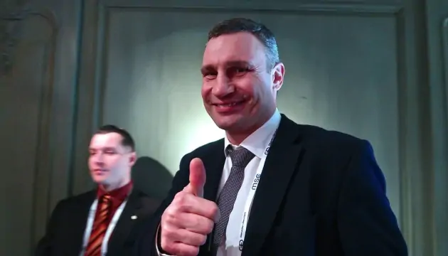 Вирус не пройдет! Виталий Кличко стал героем игры, в которой защищает Киев от наступающей заразы