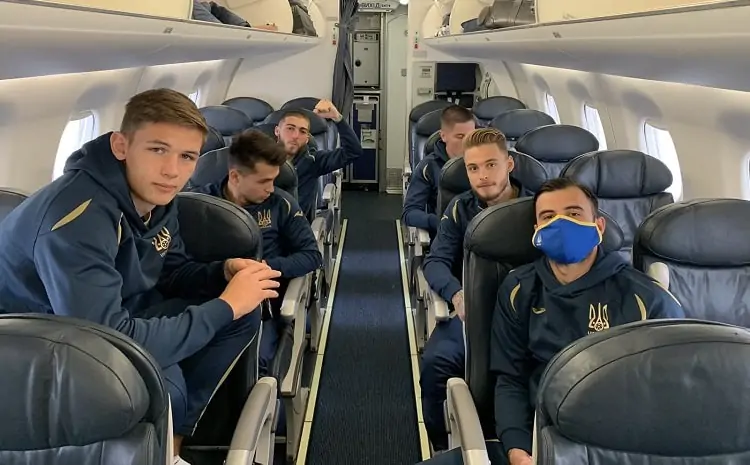 На матч против Северной Ирландии отправились 18 игроков молодежной сборной Украины
