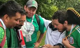 Российские журналисты научили фанатов из Мексики и Перу петь шансон