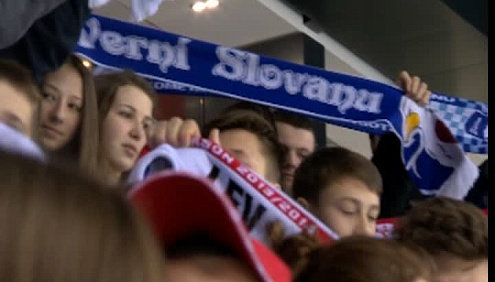 Серія «Донбас» - «Лев»: Вболівальники гаряче підтримують свої команди