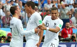 Варан забил – Франция выиграла первый тайм у Уругвая