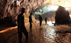 В Таиланде спасли четырех мальчиков из затопленной пещеры