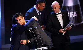 Обнимашки Роналду и Марадоны и другие яркие фото с церемонии FIFA the Best