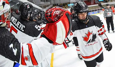﻿Пятерым хоккеистам сборной Канады предъявили обвинения в сексуальном насилии