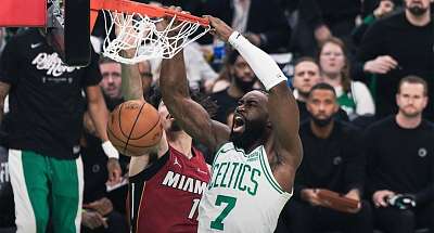 ﻿В плей-офф НБА Бостон одержал уверенную победу над Майами, Клипперс одолели Даллас