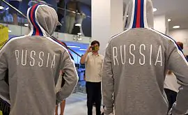 Российским спортсменам приходится заклеивать государственную символику на олимпийской форме