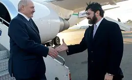 Каха Каладзе отрастил бороду и встретил у трапа самолета Лукашенко