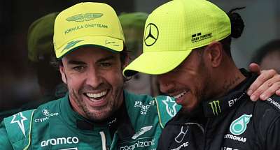 Алонсо назвал переход Хэмилтона к Ferrari сюрпризом