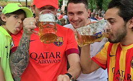Воронин и Олейник пьют пиво в Мюнхене и болеют за «Барселону»