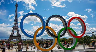 ﻿Олимпийские кольца установят на Эйфелевой башне