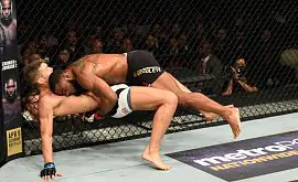 UFC 209: Вудли одолел Томпсона, Оверим брутально нокаутировал Ханта