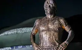 Перед матчем Аргентина – Чили открыли статую Марадоны. Месси вывел команду на поле в футболках, посвященных Диего