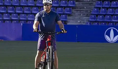 Роналдо с огромным животом проиграл спор – и должен проехать 500 километров на велосипеде