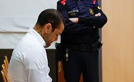 Дани Алвес проведет 4,5 года в тюрьме за изнасилование