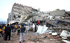 В Турции в результате землетрясения погибли 25 волейболистов