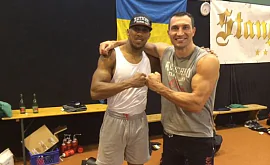 Кличко и Джошуа не могут подписать контракт из-за WBA