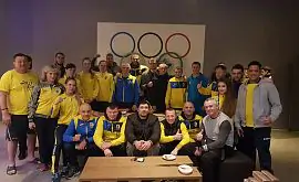 Усик поддержал сборную Украины перед лицензионным турниром в Лондоне