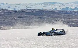 Formula-E: Лукас ди Грасси прокатился по ледовой шапке. Видео