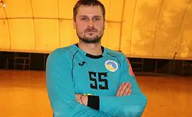 Как вратарь сборной Украины совершал подвиги в матче против Черногории. Видео