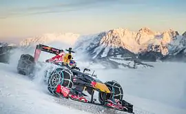 Болид Red Bull покорил заснеженный склон в Австрии. Видео