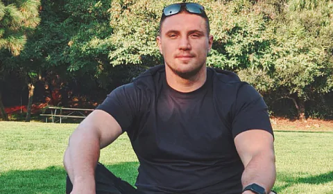 Непобежденный украинский нокаутер-супертяжеловес встретился с бывшим тренером Пакьяо