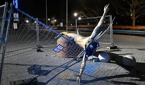 В Мальме вандалы снесли статую Иброгимовича