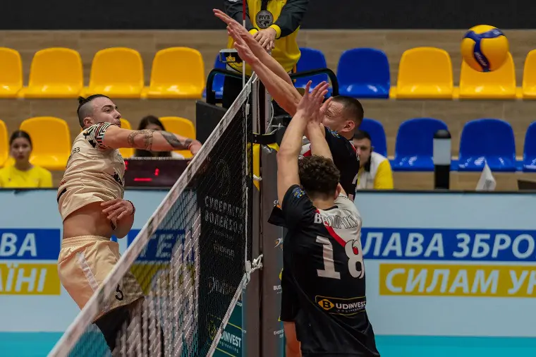 На чемпионат Украины по волейболу допустили болельщиков
