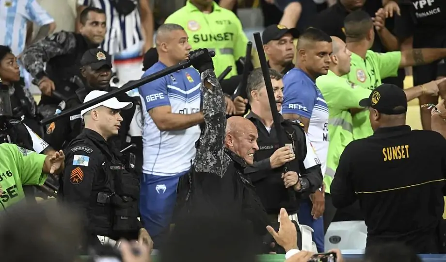 Полиция жестоко избила фанатов Аргентины. Футболисты отомстили – нанесли Бразилии историческое поражение