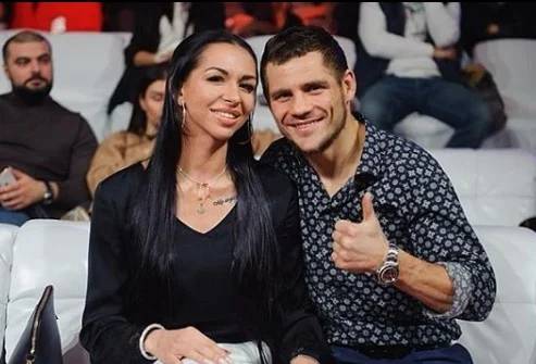 Денис Беринчик вместе с женой Лианой / www.instagram.com/liana.07.07 Подробнее по ссылке: https://xsport.ua/ru/boxing_s/news/kak-bokser-uzhivaetsya-s-politseyskim-vse-o-semeynoy-zhizni-denisa-berinchika_1032626/ © XSPORT.ua