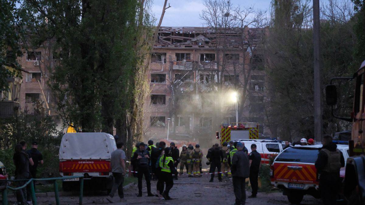 російська ракета зруйнувала будинок в Києві