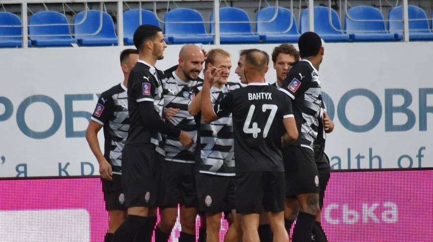 фото - Зоря Луганськ