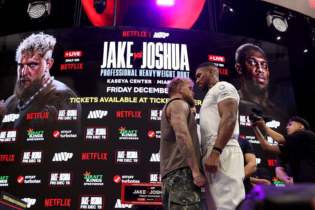 Джейк Пол та Ентоні Джошуа