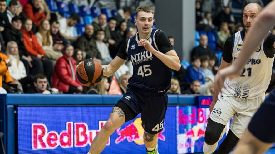 Максим Сафонов