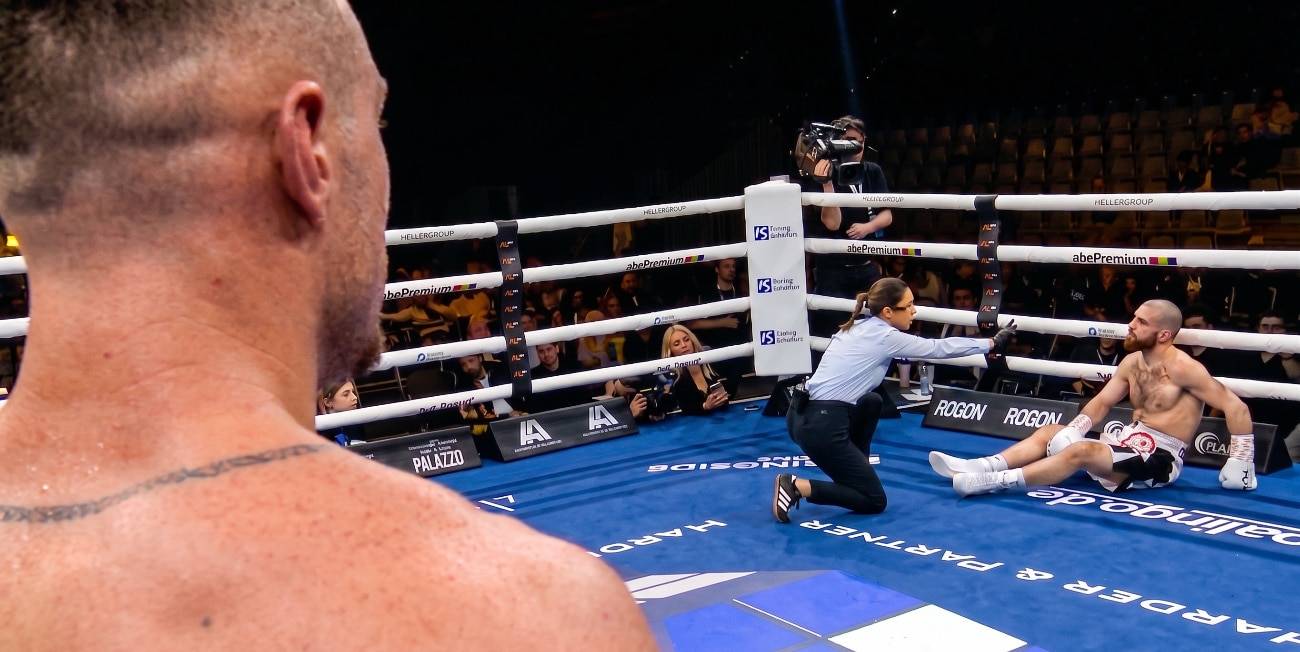Чухаджян та Донован / Фото - Boxing News