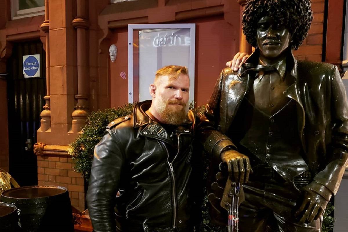 Звезда MMA избил людей бочкой энергетика