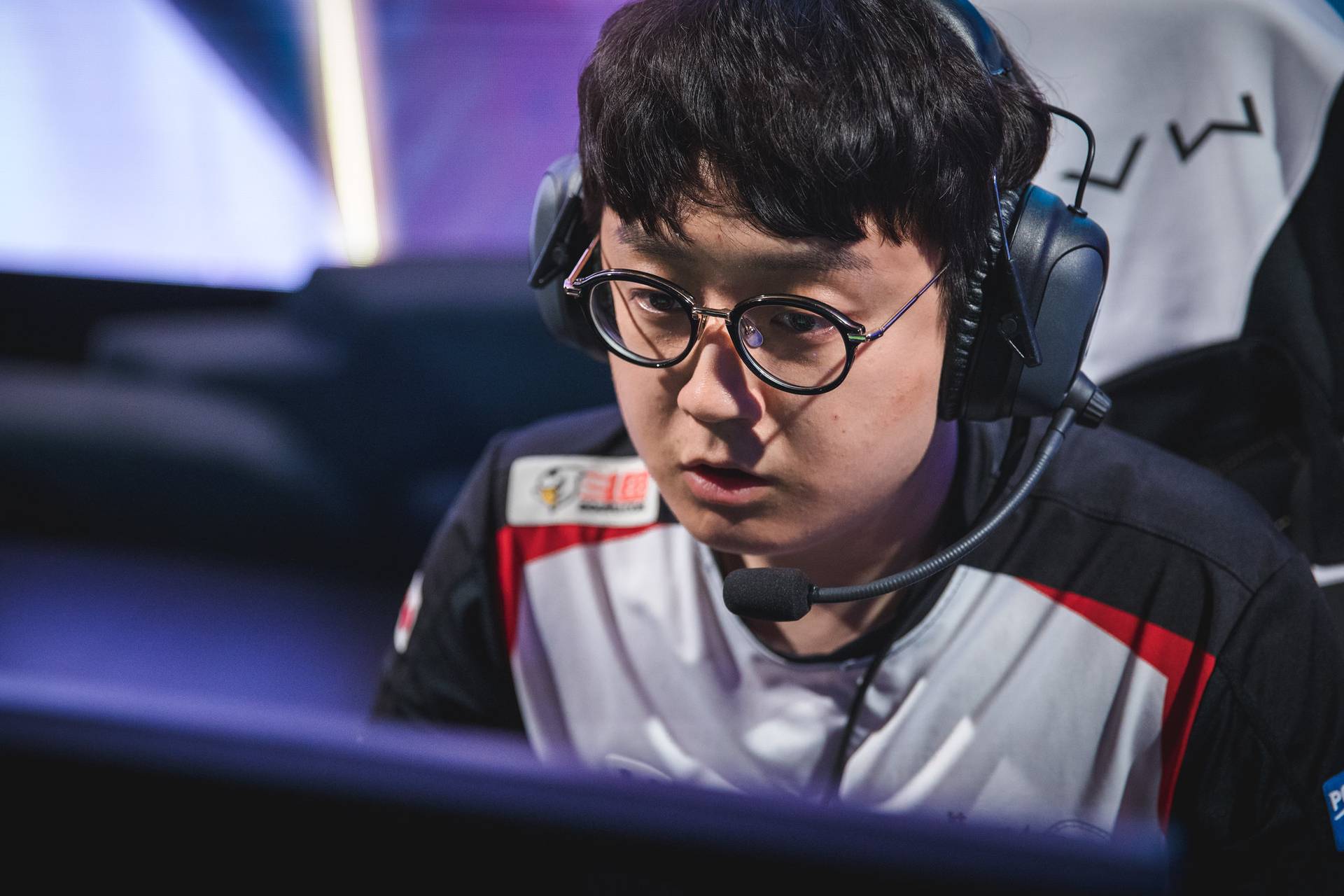 Other. Mata стал тренером Royal Never Give Up по LoL