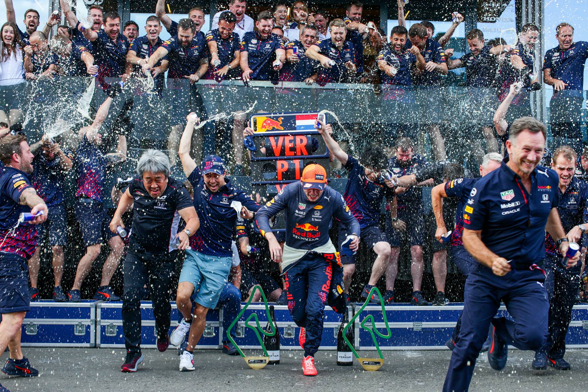 Вольфф – о борьбе за титул с Red Bull: «Впереди еще 14 гонок. Игра продолжается»