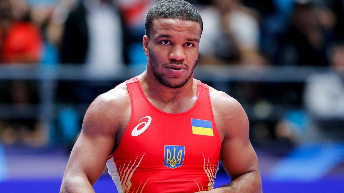 Зрелищный «прогиб» от Беленюка и «неожиданное» туше над Олимпийским чемпионом из России