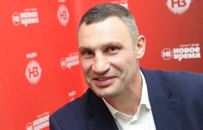 Виталий Кличко приехал на избирательный участок на велосипеде