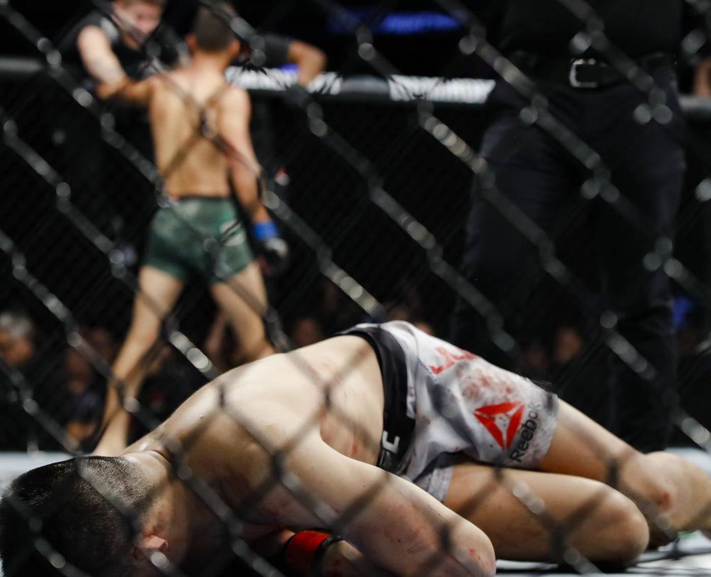 Это невозможно! Видео самого невообразимого нокаута в истории