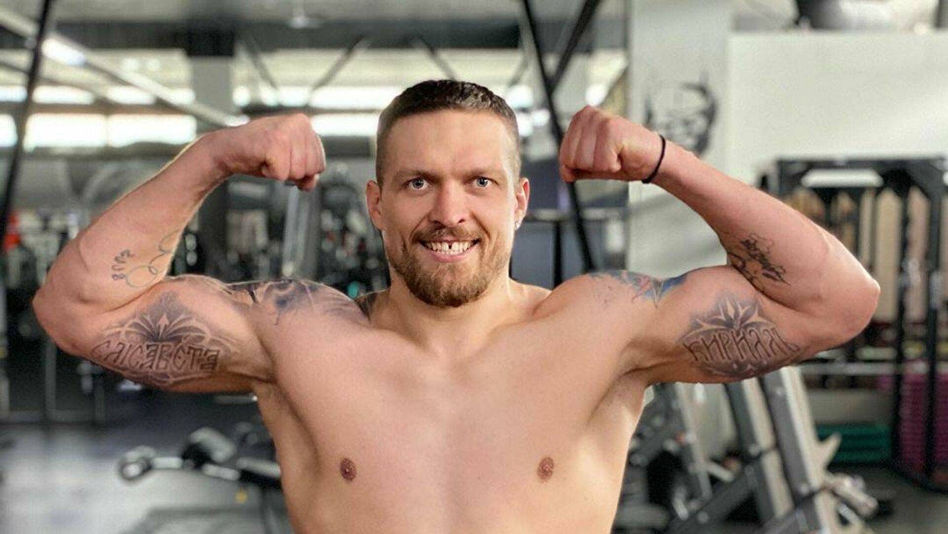 Усик розповів чи буде битися з переможцем бою Ф'юрі-Уайт