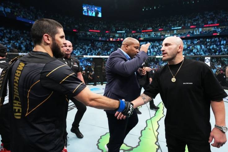 У UFC готові провести реванш Волкановскі – махачев