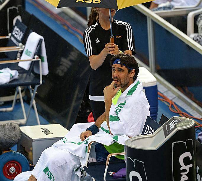 Багдатис постригся во время матча против Маннарино