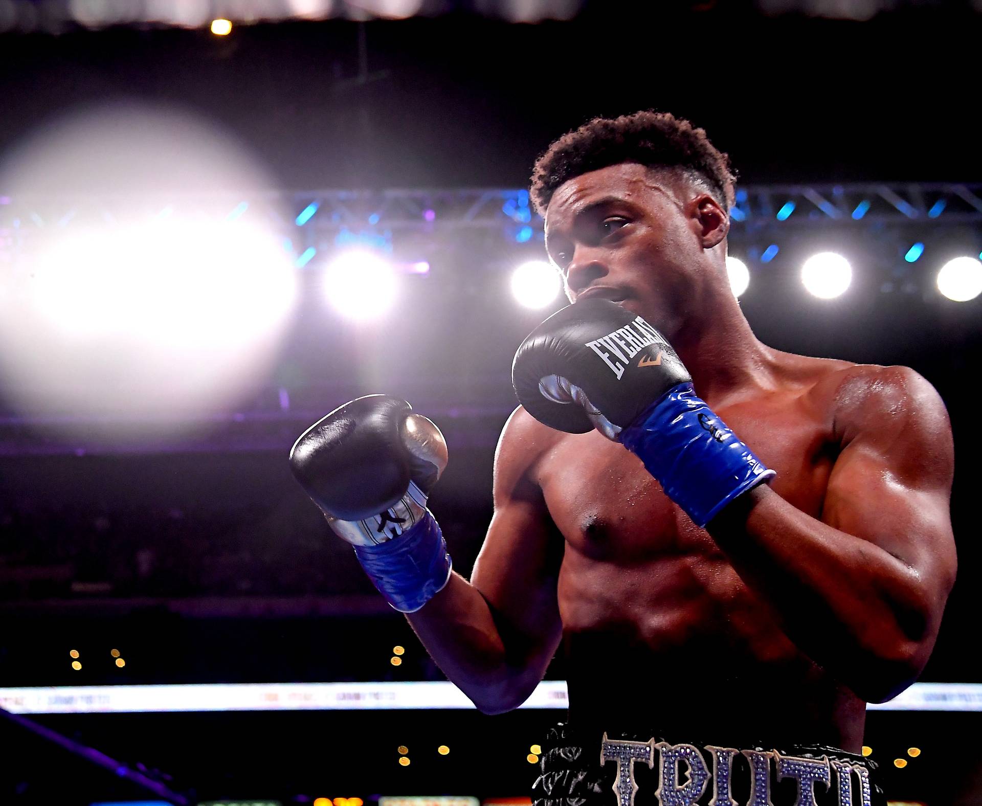 Обов'язкові претенденти на пояса Спенс вимагають від IBF та WBA поєдинку з американцем