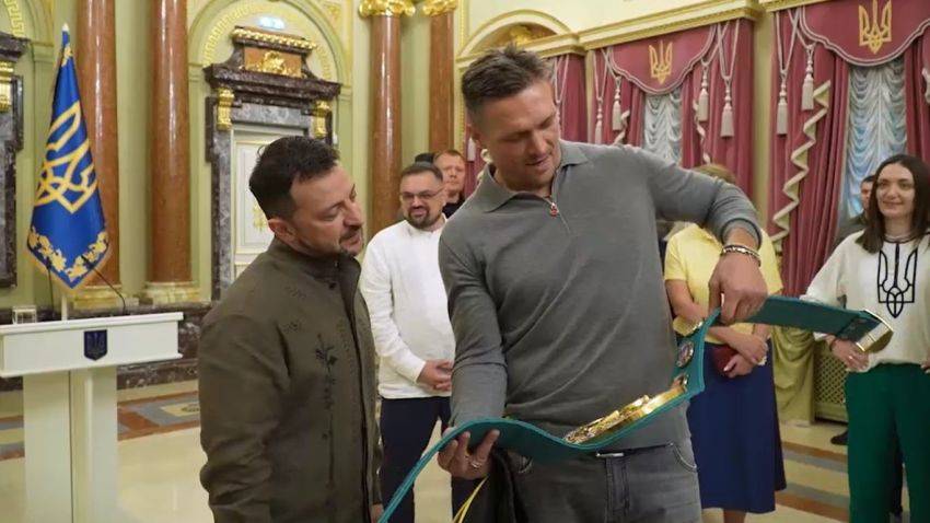 Зеленський пообіцяв Трампу подарувати пояс WBC Усика