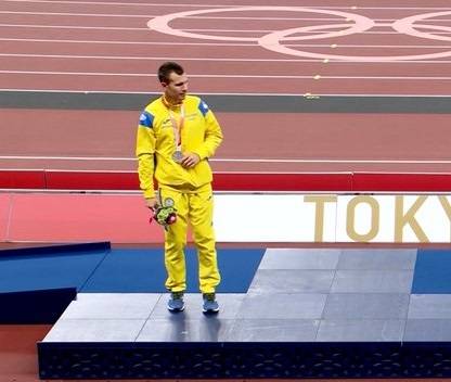 Український призер Паралімпіади-2020 Квітів відмовився від загального фото на подіумі з росіянами